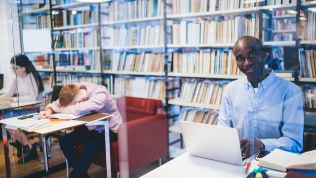 Kehidupan Mahasiswa Indonesia: Belajar Mengatur Hidup Di Tengah Tuntutan Kampus