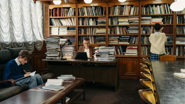 Mahasiswa Indonesia Dan Lingkungan Kampus Sebagai Ruang Pembelajaran Sosial