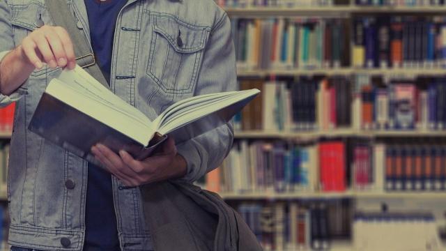 Gambar Artikel Kehidupan Mahasiswa Indonesia Dalam Membangun Keseimbangan Akademik Dan Sosial