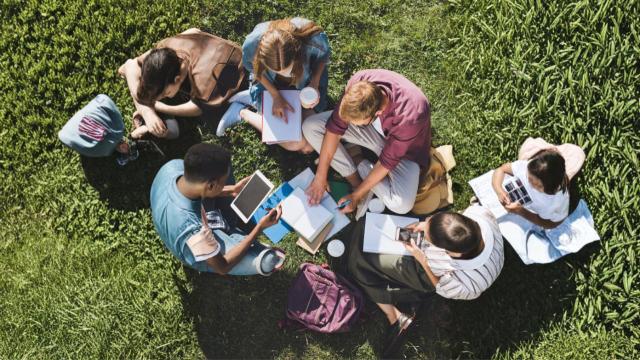 Kehidupan Mahasiswa Indonesia Sebagai Proses Pembentukan Sikap Dan Tanggung Jawab