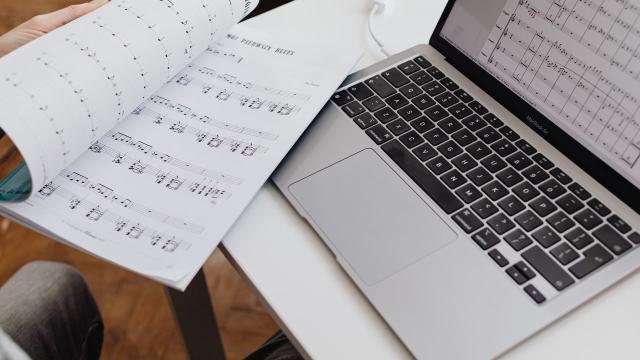 Mahasiswa Indonesia Di Era Digital: Perubahan Cara Belajar Dan Kehidupan Kampus