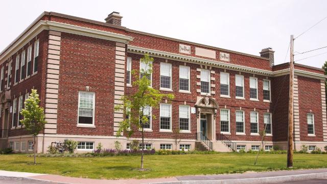 Mahasiswa Tingkat Akhir Di Indonesia: Tantangan Menyelesaikan Studi Dan Persiapan Masa Depan