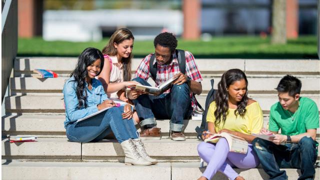 Gambar Artikel Kehidupan Mahasiswa Di Kota Besar Indonesia: Tantangan Akademik Dan Dinamika Sosial