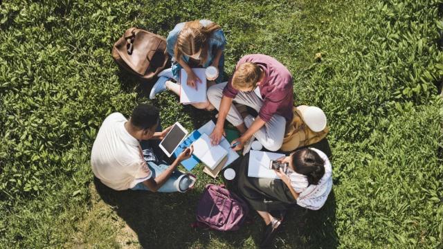 Gambar Artikel Mahasiswa Dan Kesiapan Menghadapi Dunia Kerja: Dari Kampus Ke Profesionalisme