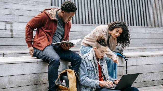 Gambar Artikel Mahasiswa Dan Tantangan Adaptasi Budaya Bagi Perantau Di Kota Pendidikan