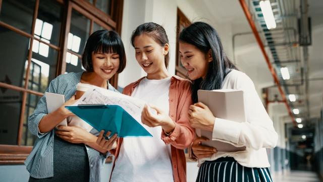 Gambar Artikel Kehidupan Mahasiswa Indonesia Dalam Perspektif Sosial: Antara Adaptasi, Eksplorasi, Dan Pembentukan Jati Diri