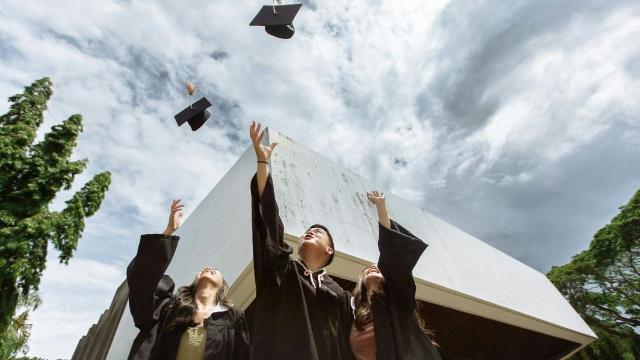 Gambar Artikel Perjalanan Kehidupan Mahasiswa Indonesia: Antara Tanggung Jawab Pribadi Dan Lingkungan Sosial