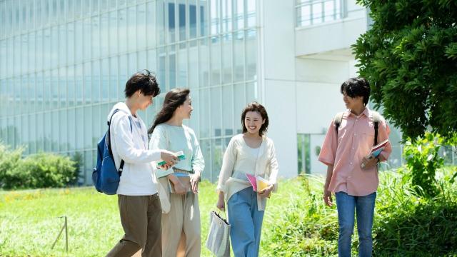 Gambar Artikel Kehidupan Mahasiswa Indonesia: Proses Adaptasi Dari Dunia Sekolah Ke Dunia Dewasa