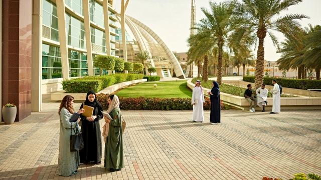 Menata Waktu Dan Relasi: Tantangan Kehidupan Mahasiswa Indonesia Di Era Modern