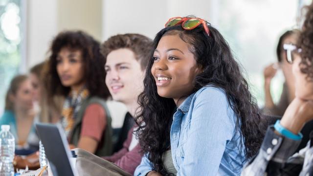 Gambar Artikel Mahasiswa Dan Lingkungan Kampus Hijau: Mendorong Kesadaran Lingkungan