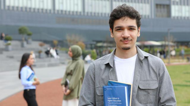 Gambar Artikel Mahasiswa Indonesia Dan Seni Budaya: Menjaga Identitas Di Tengah Modernisasi Kampus