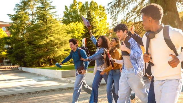 Gambar Artikel Kehidupan Mahasiswa Di Indonesia Sebagai Proses Pembentukan Karakter Dan Kompetensi