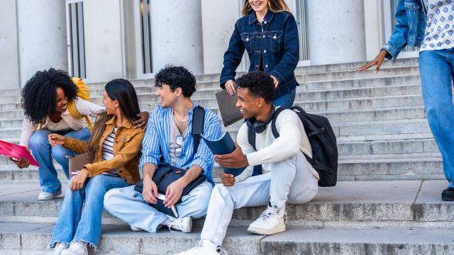 Peran Kampus Dalam Membentuk Mahasiswa Aktif, Sehat, Dan Berdaya Saing