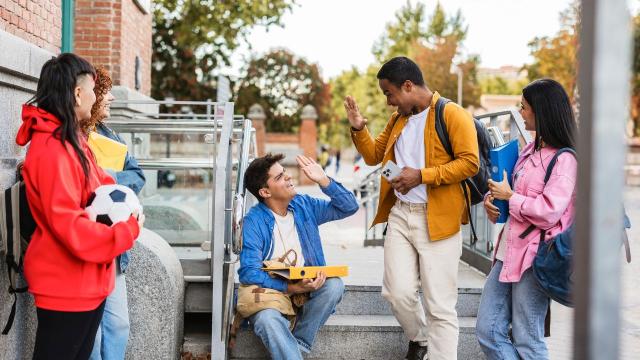 Kehidupan Mahasiswa Di Indonesia Dalam Menyeimbangkan Akademik Dan Pengembangan Diri
