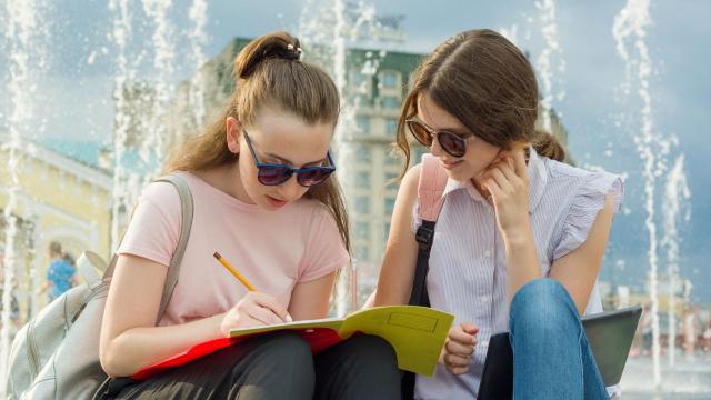 Mahasiswa Indonesia Dalam Dinamika Kehidupan Akademik Dan Sosial Di Kampus