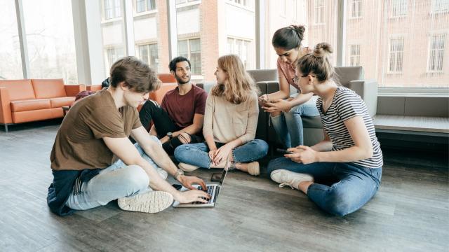 Gambar Artikel Peran Universitas Dalam Menciptakan Lingkungan Kampus Yang Mendukung Mahasiswa