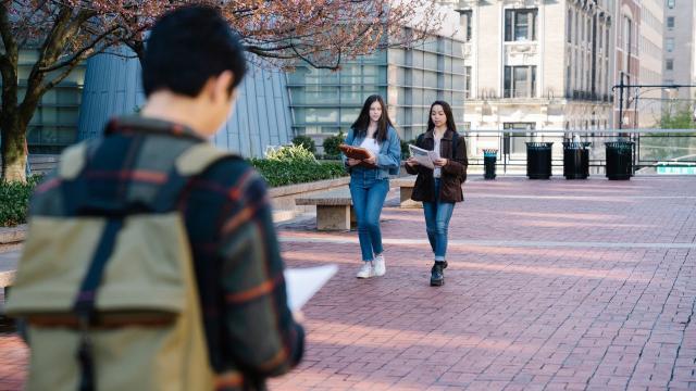 Adaptasi Mahasiswa Baru Terhadap Dunia Kampus Di Indonesia