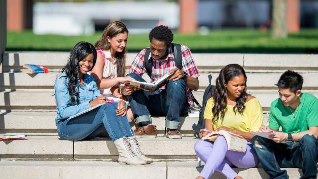 Kehidupan Mahasiswa Di Indonesia: Dinamika Akademik, Sosial, Dan Tantangan Sehari-hari