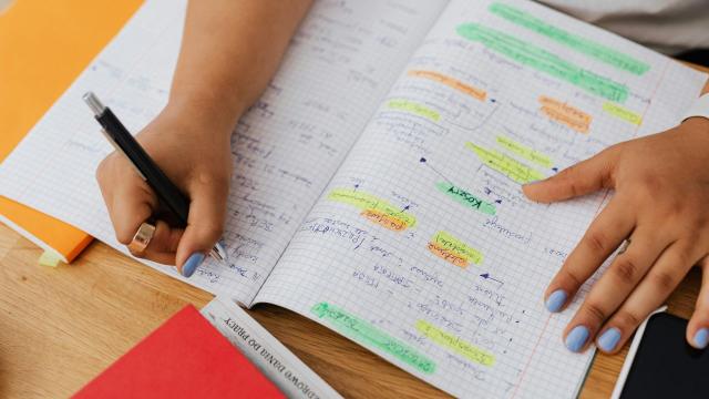 Gambar Artikel Kehidupan Mahasiswa Indonesia Dalam Mengelola Studi Dan Kehidupan Sehari-hari