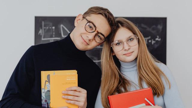 Kehidupan Mahasiswa Indonesia Dalam Mengelola Akademik, Sosial, Dan Pribadi