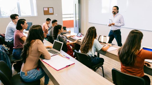 Mahasiswa Indonesia Dalam Dinamika Akademik Dan Sosial Kampus