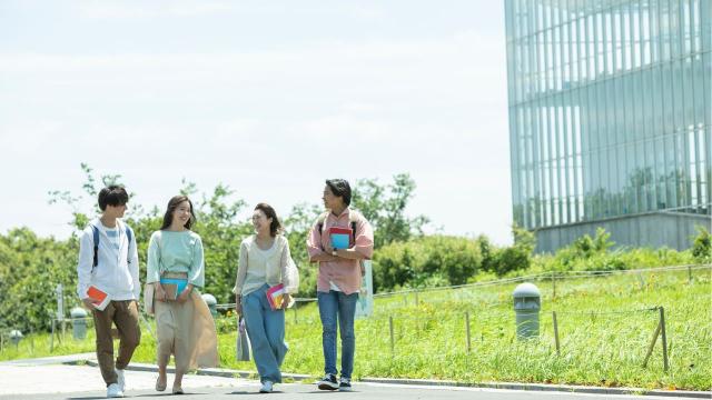 Mahasiswa Indonesia Dalam Pengelolaan Akademik Dan Lingkungan Sosial