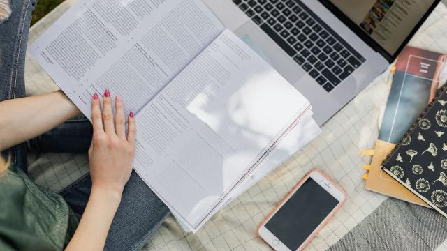 Digitalisasi Kuliah: Mahasiswa Indonesia Di Era AI Dan Merdeka Belajar