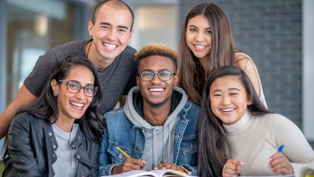 Side Hustle Mahasiswa: Mengubah Kreativitas Menjadi Penghasilan