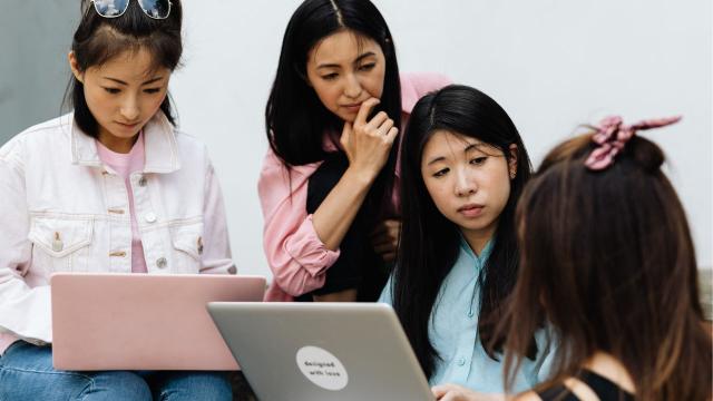 Gambar Artikel Kesehatan Mental Mahasiswa: Strategi Bertahan Di Tengah Tekanan Modern