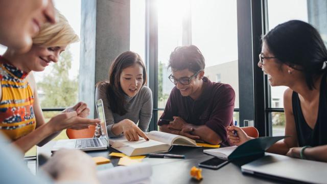 Kearifan Lokal Dalam Kehidupan Mahasiswa Rantau: Menghubungkan Tradisi Dan Modernitas