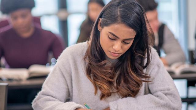 Mahasiswa Dan Digitalisasi: Transformasi Belajar Dan Berinovasi