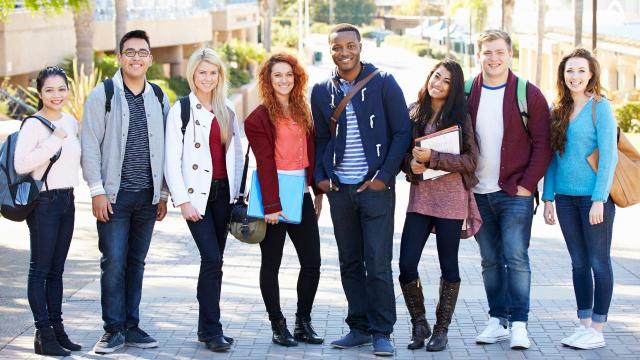 Gambar Artikel Mahasiswa Dan Kemandirian Finansial: Strategi Mengelola Uang Di Era Modern”