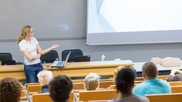 Mahasiswa Dan Kesehatan Mental: Strategi Bertahan Di Tengah Tekanan Akademik