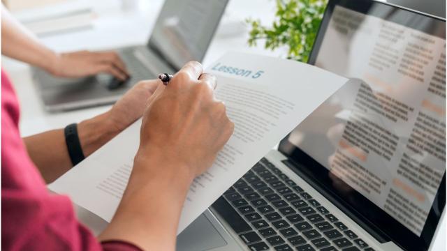 Gambar Artikel Mahasiswa Dan Budaya Nongkrong: Ruang Kreatif Atau Risiko Konsumerisme?”