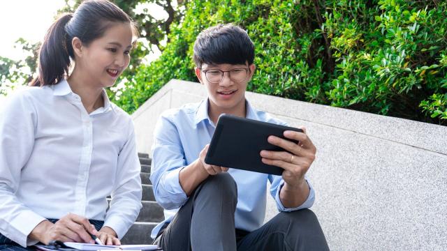 Gaya Hidup Mahasiswa: Antara Sederhana, Tren, Dan Pencarian Jati Diri