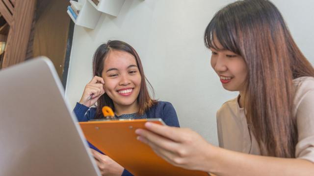 Mahasiswa Dan Budaya Literasi: Membaca Di Tengah Distraksi Digital