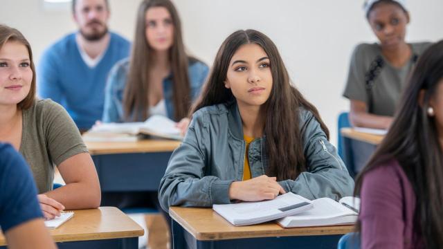 Gambar Artikel Mahasiswa Difabel Di Kampus Indonesia: Antara Semangat Inklusi Dan Tantangan Nyata