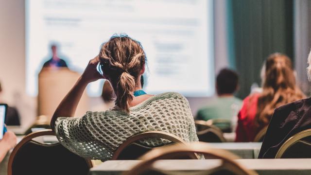 Antara Ideal Akademik Dan Realita Kampus: Ketika Mahasiswa Kehilangan Minat Belajar