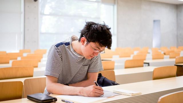 Gambar Artikel Ritme Kehidupan Mahasiswa: Belajar, Bertumbuh, Dan Bertahan Di Ruang Kampus