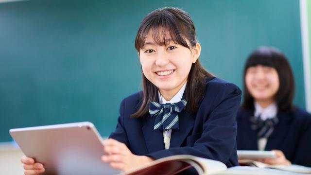 Gambar Artikel Di Persimpangan Akademik Dan Realitas Hidup: Cerita Hari-Hari Mahasiswa