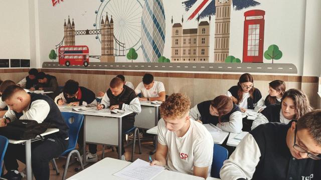 Gambar Artikel Mahasiswa Perantau: Menemukan Mandiri Di Tengah Kota Besar