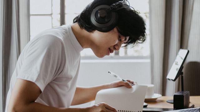 Antara Ideal Dan Realita: Potret Kehidupan Akademik Mahasiswa Indonesia