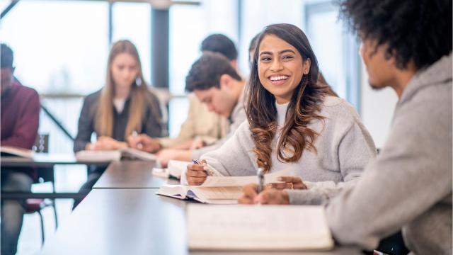 Gambar Artikel Menjelang Garis Akhir: Realitas Mahasiswa Tingkat Akhir Dan Tekanan Kelulusan