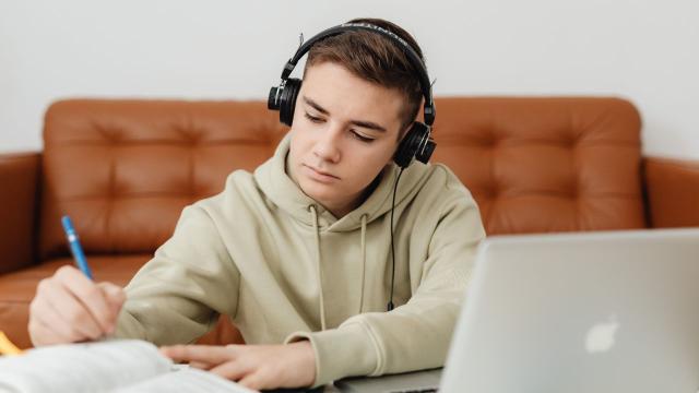 Gambar Artikel Kesehatan Mental Mahasiswa: Isu Sunyi Di Balik Aktivitas Kampus