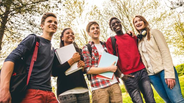 Gambar Artikel Mahasiswa Dan Waktu Luang: Antara Produktivitas, Hiburan, Dan Pencarian Makna