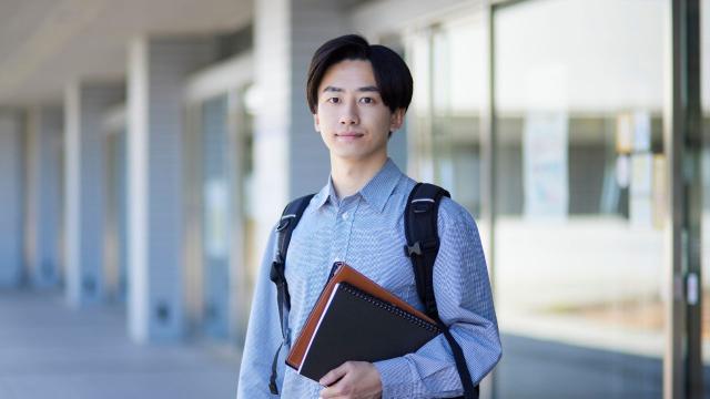 Mahasiswa Dan Krisis Makna: Ketika Kuliah Tak Lagi Sekadar Mengejar Gelar