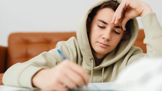 Relasi Mahasiswa Dan Dosen: Antara Hierarki Akademik Dan Ruang Dialog