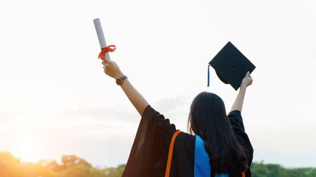 Gambar Artikel Skripsi Dan Tekanan Kelulusan: Fase Paling Sunyi Dalam Kehidupan Mahasiswa