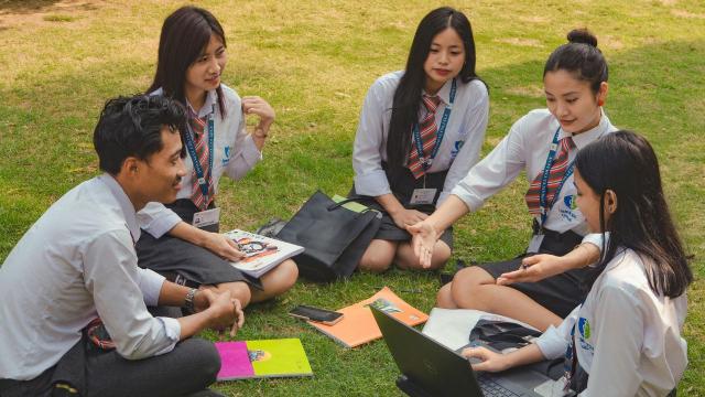 Gambar Artikel Ruang Kelas Sebagai Pusat Interaksi: Lebih Dari Sekadar Tempat Belajar