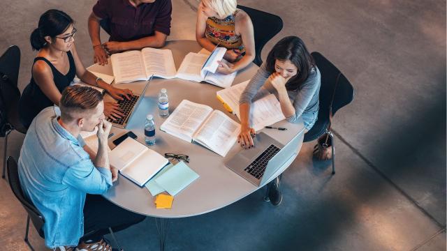 Gambar Artikel Mahasiswa Dan Pemanfaatan Teknologi Dalam Proses Pembelajaran Modern